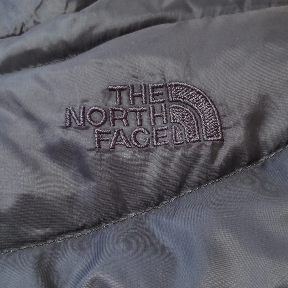 The North Face Black 550 Aconcagua II Winter Vest Size Small - Picture 10 of 10